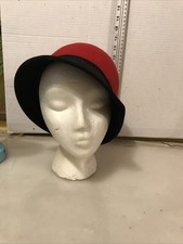 Red  Black Cloche Hat 100 Wool Size 7 1/8 Or 57 Cm