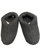 PINK BY VICTORIA  S SECRET SLIPPERS SIZE SMALL 6-7 NWT MSRP: 35 98
