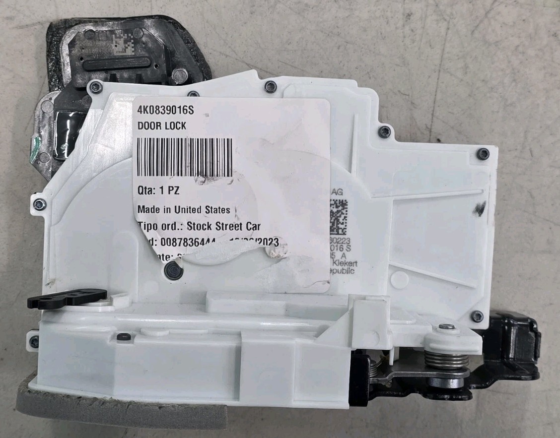 Lamborghini Urus, RH, Right Rear Door Latch, 4K0839016S Genuine New