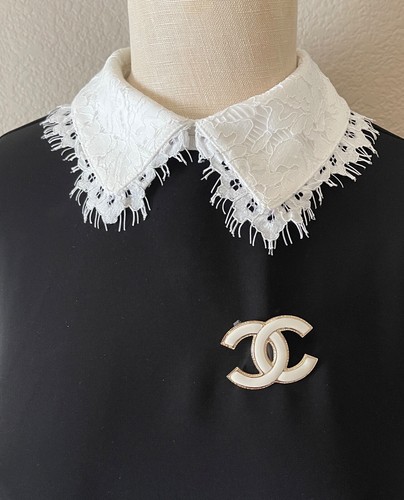 BNIB Authentic CHANEL Large White Enamel CC Logo Gold Tone-Metal Brooch Pin 22A - Picture 10 of 12