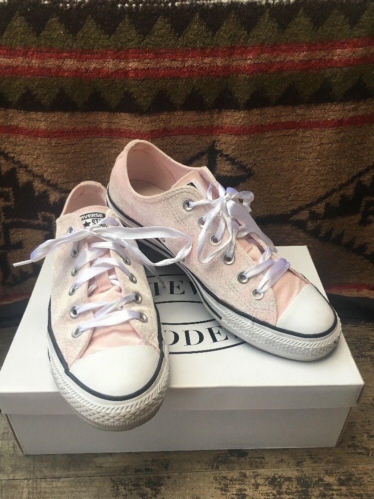 converse pink velvet