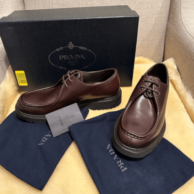 Prada men display picture 3