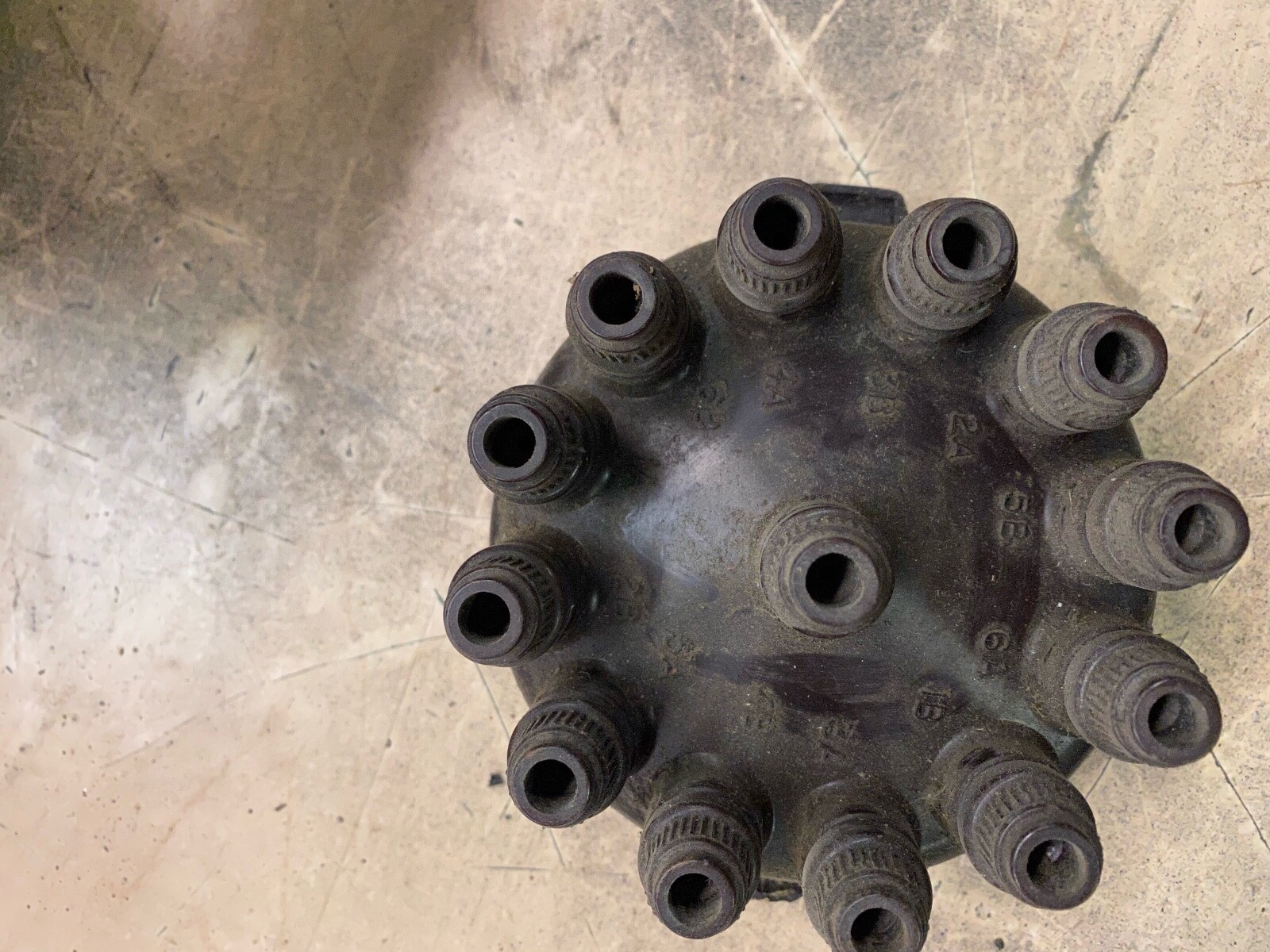 ROLLS ROYCE PHANTOM III DISRIBUTOR CAB WITH ALL 13 SPARK PLUG WIRE CONNECTORS