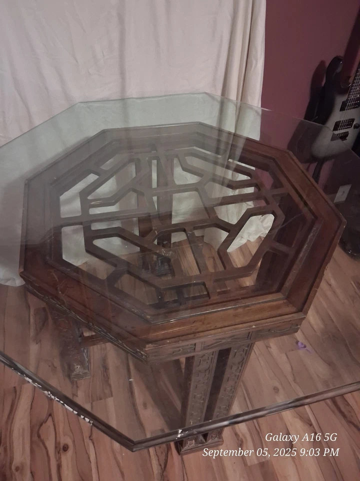 Mesa de comedor octogonal con tapa de vidrio Drexel Heritage Chinese Chippendale Foto 4 de 4