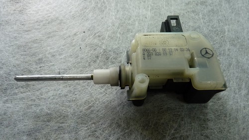 Mercedes W203 Stellmotor Motor ZV Tankklappe Tank A2038201997