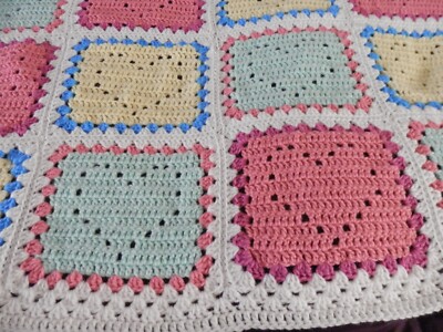 AFGHAN HAND-CROCHETED ORIGINAL. GIFT QUALITY COND. FOR TWIN BED/BABY CRIB. 4'x5'