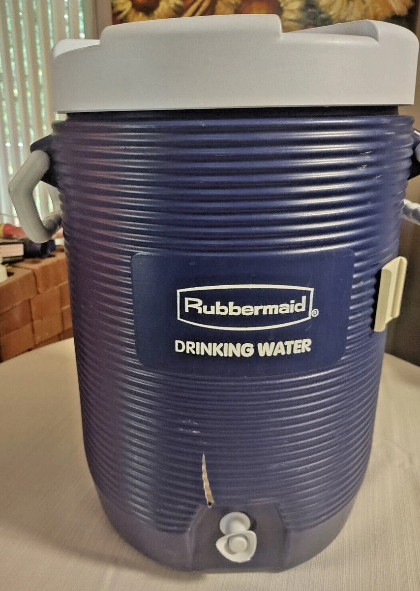 Sound Auction Service - Auction: 08/16/18 Crafts, Collectibles & Furniture  Auction ITEM: (5) 18 Gallon Rubbermaid Storage Totes w/Lids