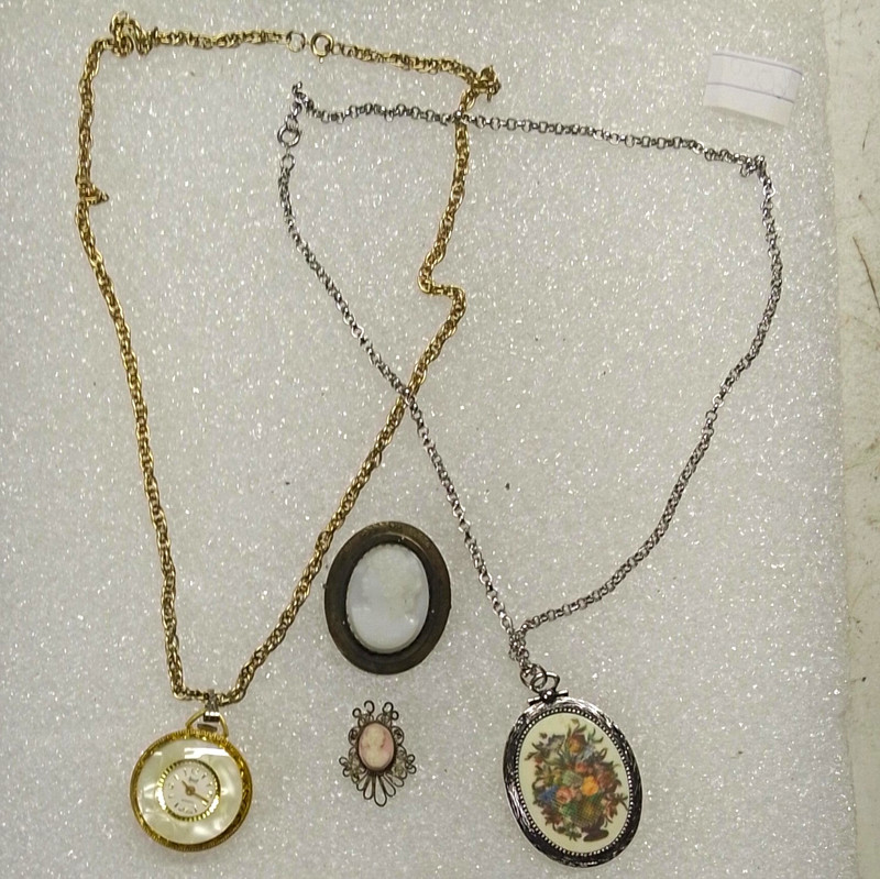 4pc Mixed Lot Costume Jewelry Cameo Brooch Pendant Necklace Mixed Metals