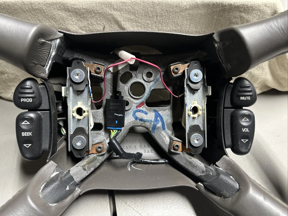 Chevrolet GMC Cadillac VD 1998-2002 cuero neutro madera grano volante Foto 2 de 4