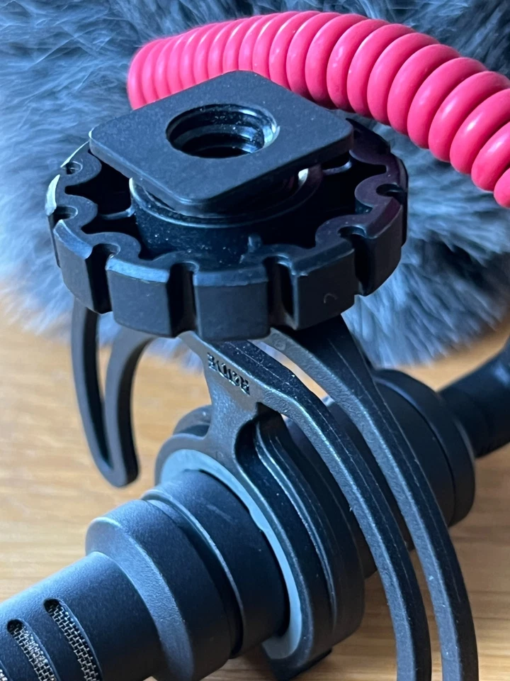 RODE VideoMicro Ultracompact Camera-Mount Shotgun Mic 3.5mm cable – Excellent - Image 2 of 4
