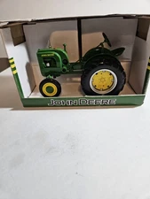 1/16 John Deere LA Tractor SpecCast