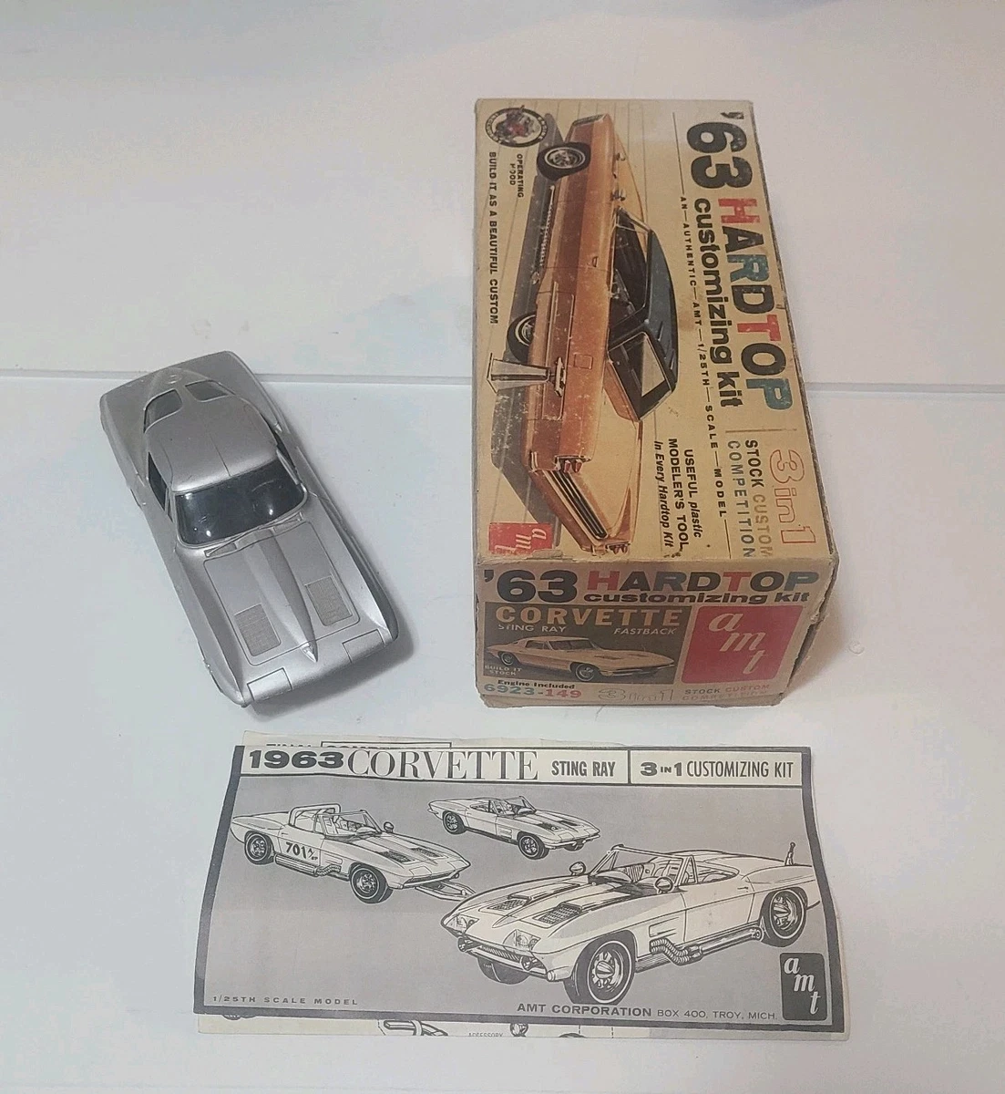 IXO MODEL CLC479 CHEVROLET CORVETTE STINGRAY 1963 RED/WHITE 1:43 Modellino