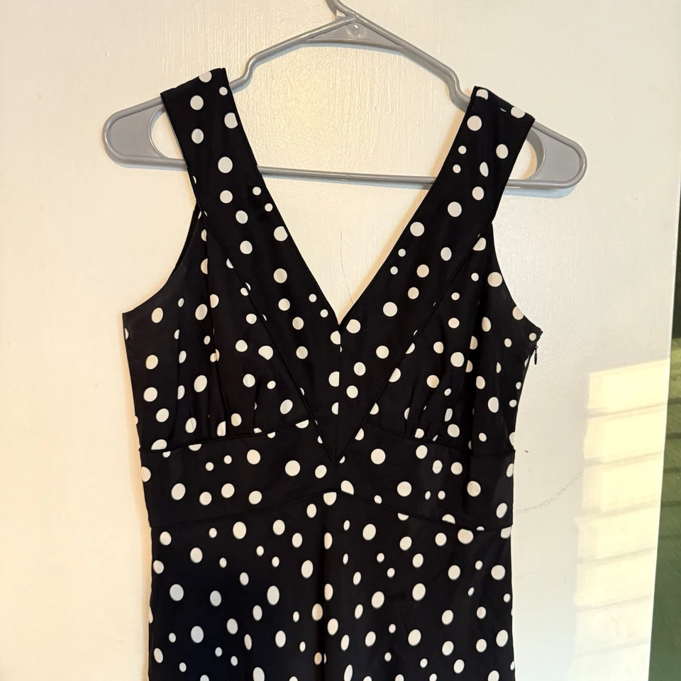 Vestido regata Inc International Concept preto e branco bolinhas seda tamanho 2 - Imagem 2 de 4