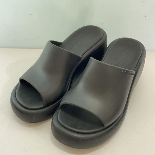 Salvatore Ferragamo Logoed Slide Sandals in Black [Size7/VG