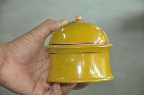 Vintage Wooden Green Handcrafted Unique Shape Lacquer Powder Box - Picture 7 of 7