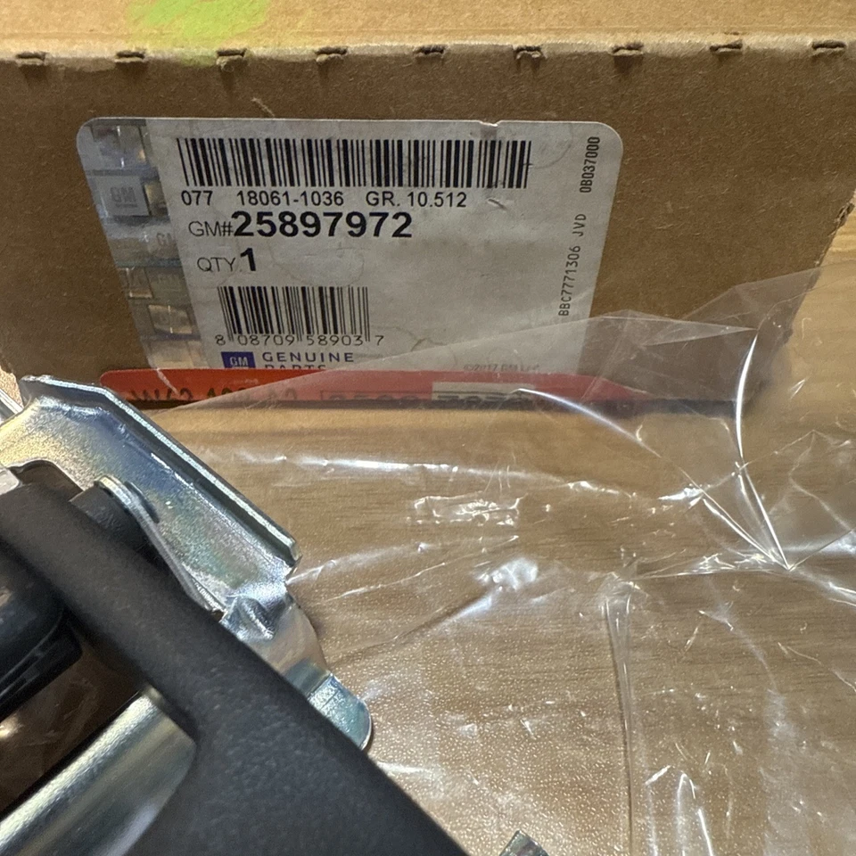 Manija de puerta interior lateral derecha OEM GM 25897972 para Chevy Equinox Pontiac 06-09 Foto 4 de 4