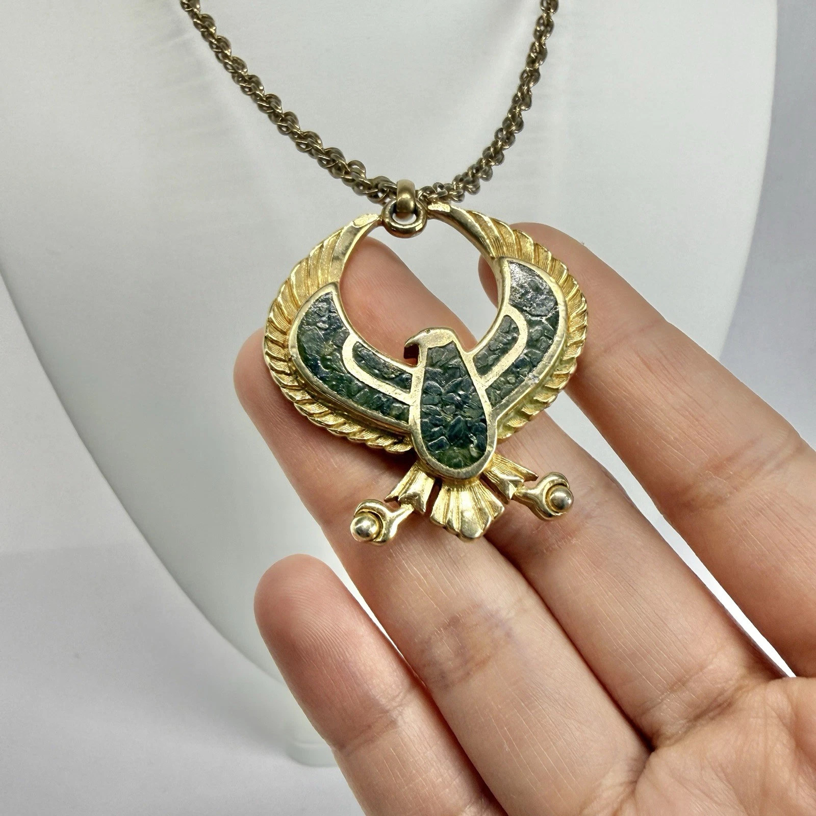 Horus Egyptian Eagle Green Pendant Gold Tone Vintage Necklace Jewelry N495