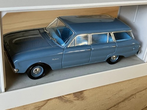 TRAX TR30B 1/43 FORD 1961 FALCON XK STATION WAGON PACIFIC BLUE TR30B Diecast - Picture 6 of 6