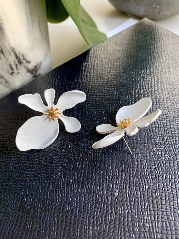 Pendientes grandes flores blancas boho metal florales regalo para ella Foto 2 de 4