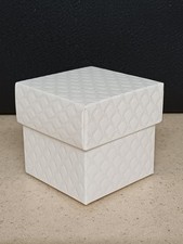 25 x FAVOUR / GIFT BOXES WITH LID, IVORY, PEARLESCENT. 50 mm x 50 mm