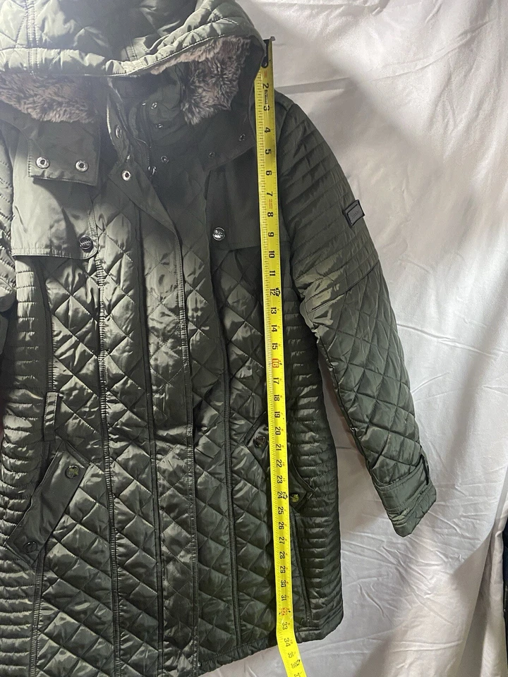 Abrigo largo con capucha Nicole Miller Studio Winter Puffer chaqueta verde medio Foto 3 de 4