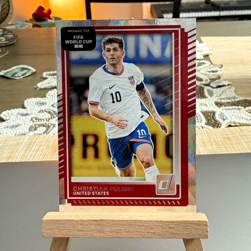 25-26 Panini Donruss Road to FIFA World Cup #25 Christian Pulisic – Red parallel