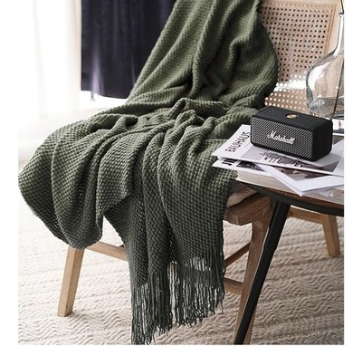 LOMAO GREEN 60x90 Knitted blanket w/tassels soft textured bubble blanket