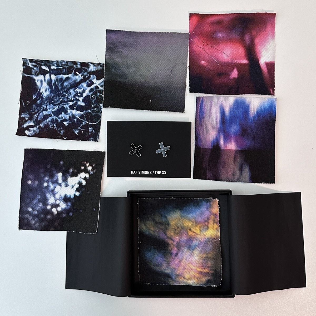 ラフシモンズRAF SIMONS the XX ピンバッチ ラフシモンズRAF SIMONS the XX ピンバッチ The xxとRaf Simons