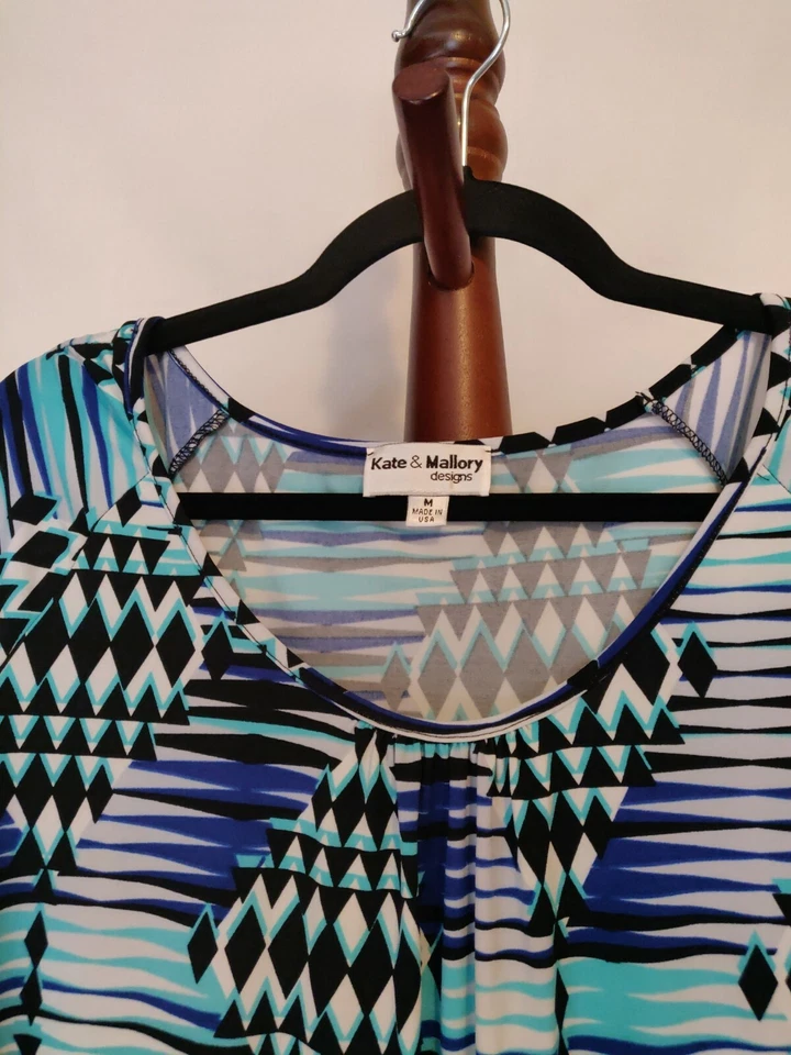 Kate & Mallory women's size M tunic blue geometric print 3/4 sleeve scoop neck  - Image 2 of 4