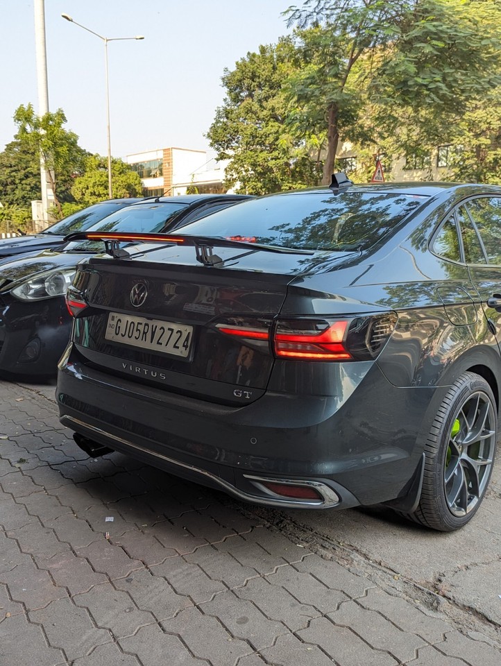 Sedan Car Automatic Deployed Carbon fiber Finish Spoiler Design With