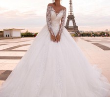 A Line Wedding Dresses Sweetheart Long Sleeves Lace Appliques Bridal Gowns Train