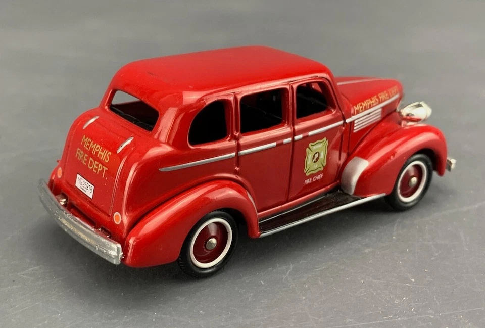 1:43 Corgi FIRE HEROES 1939 Chevrolet Sedan Memphis F.D. Fire Chief D1499 - Image 4 of 4