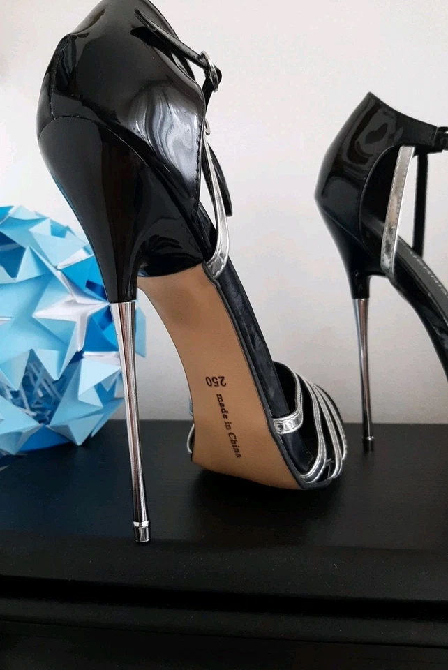 Scarpa Fetish Estremo tacco cm 17 metallo N. 40 donna Nuovo senza scatola - Immagine 2 di 4