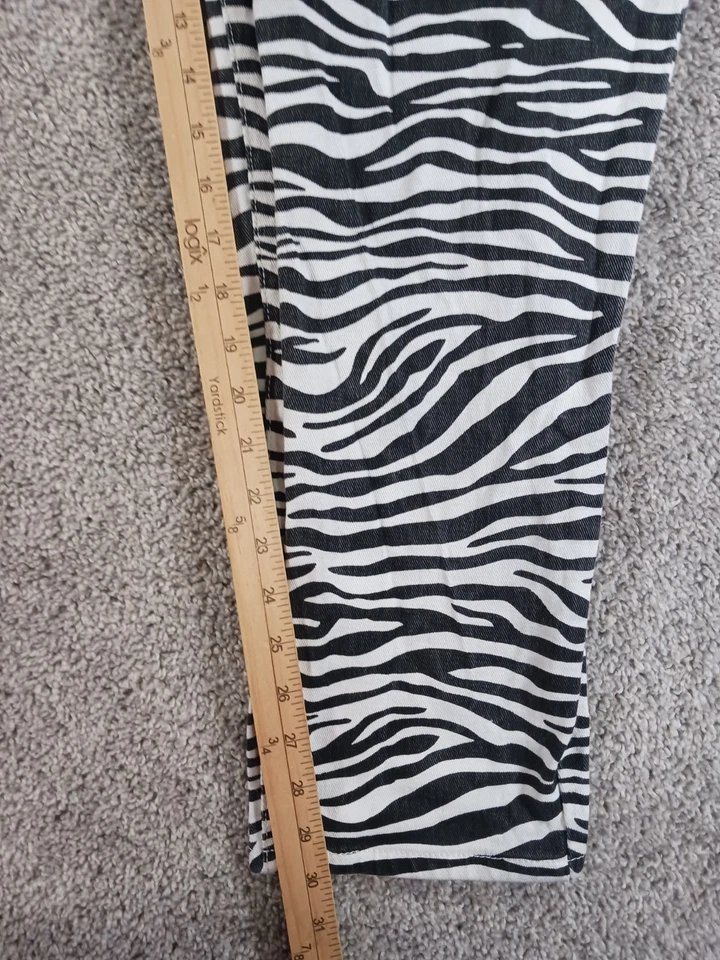 Pantalones de mezclilla para mujer Ashley Stewart talla 28 negro blanco estampado animal mezcla de algodón Foto 4 de 4