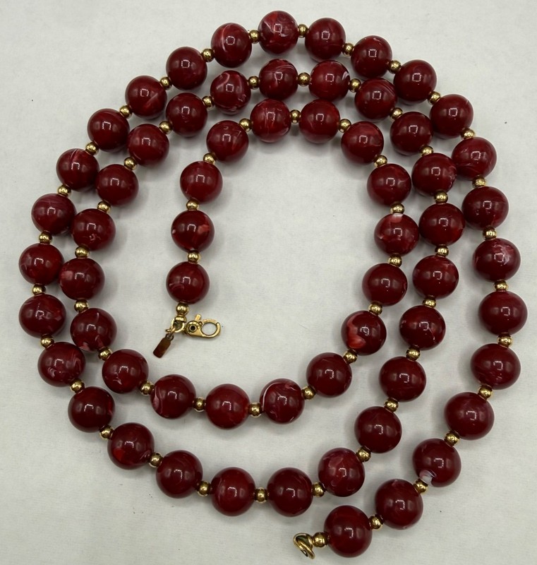 VINTAGE ESTATE SIGNED MONET CHERRY RESIN GOLD TONE BEAD NECKLACE 30"