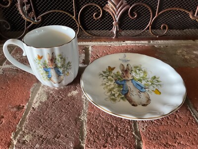 NEW GORGEOUS WAVY PETER RABBIT MUG & MATCHING PLATE SET PORCELIAN BEATRIX POTTER
