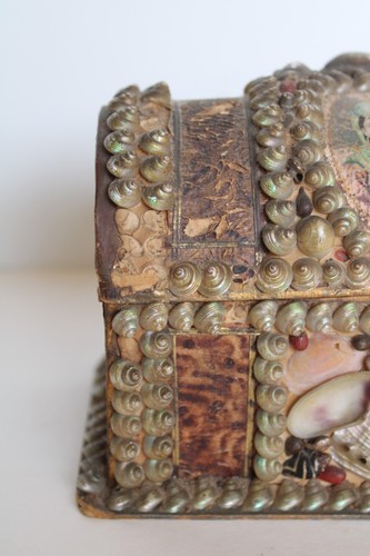 Antique Victorian Era Sailor's Valentine Encrusted Shell Litho Domed Trunk -6.5" - Picture 6 of 24