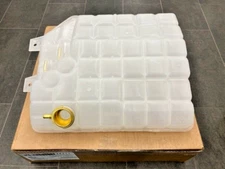 05-17750-002 NEW OEM FREIGHTLINER COOLANT RESERVOIR 05-17750-001, 05-17750-000