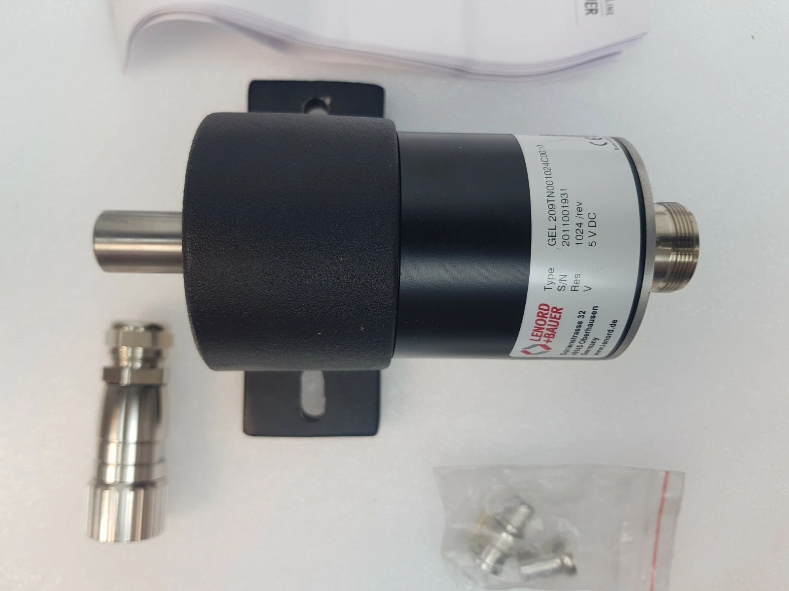 Top view of the Lenord+Bauer GEL 209 encoder, shaft and foot-mount base