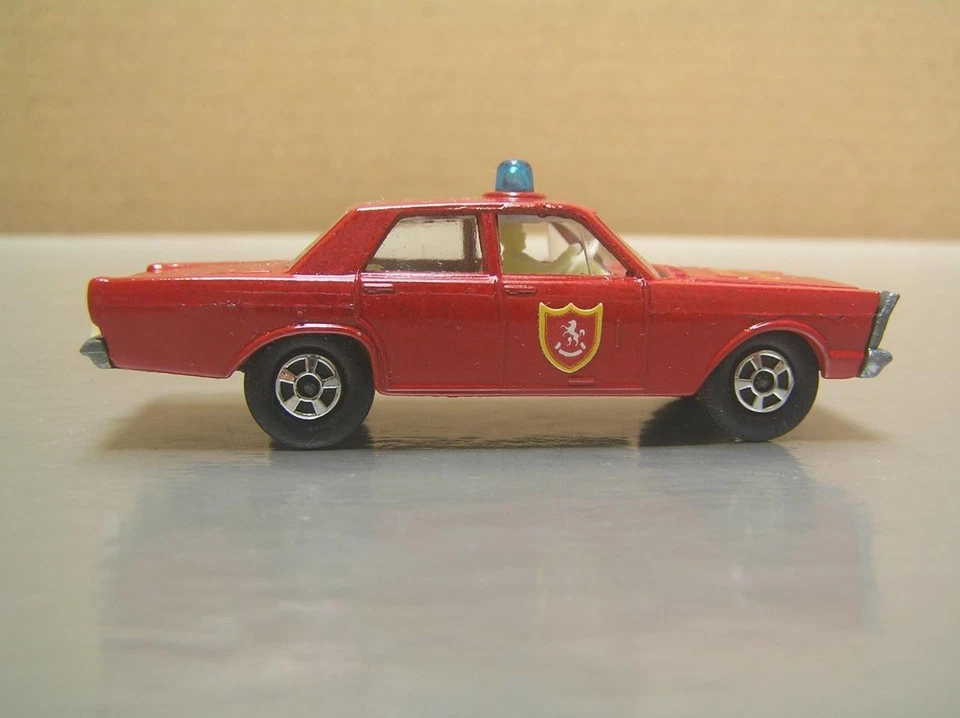 Matchbox Superfast MB59 Ford Galaxie Fire Chief Dark Gray Base Mint Condition - Image 4 of 4