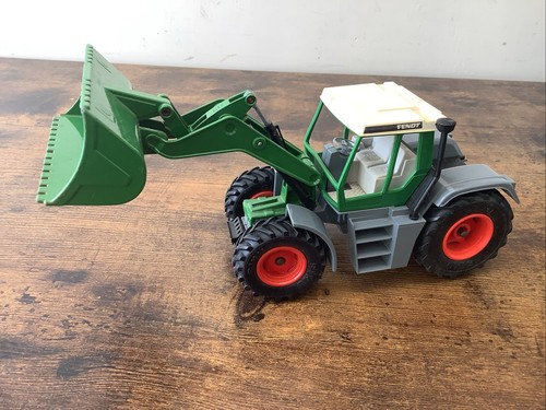 Siku 3551 Fendt Xylon Tractor 1/32 - Picture 8 of 9
