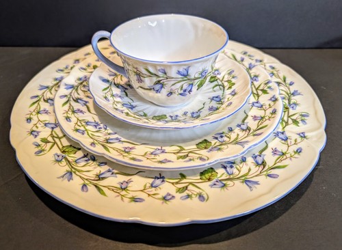Shelley Harebell #13590~4 Piece Place Setting~Fine Bone China Dinnerware~England - Picture 4 of 15
