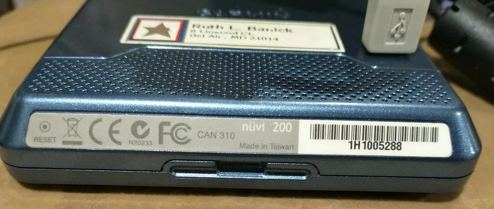 Garmin Nuvi 200W Series Navigation System Bundle Car Charger manual and Case - Image 4 of 4