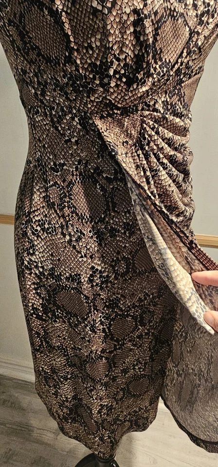 Vestido Connected Apparel funda bronceado negro estampado de serpiente recogido lateral envolvente sintético 6 Foto 4 de 4