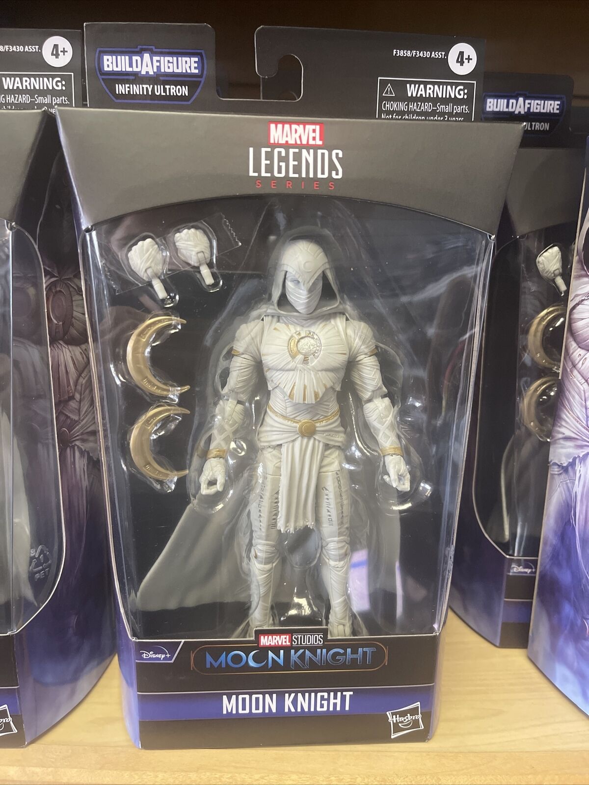 Hasbro Avengers 2022 Marvel Legends Moon Knight 6-Inch Ultron BAF