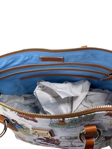 Disney Parks Dooney & Bourke PIXAR MAPS Beuteltasche Handtasche/Tasche-Cars Up Incredibles Cars - Bild 7 von 12