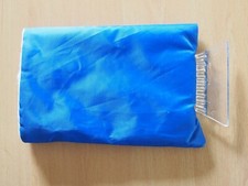 Eiskratzer mit Handschuh