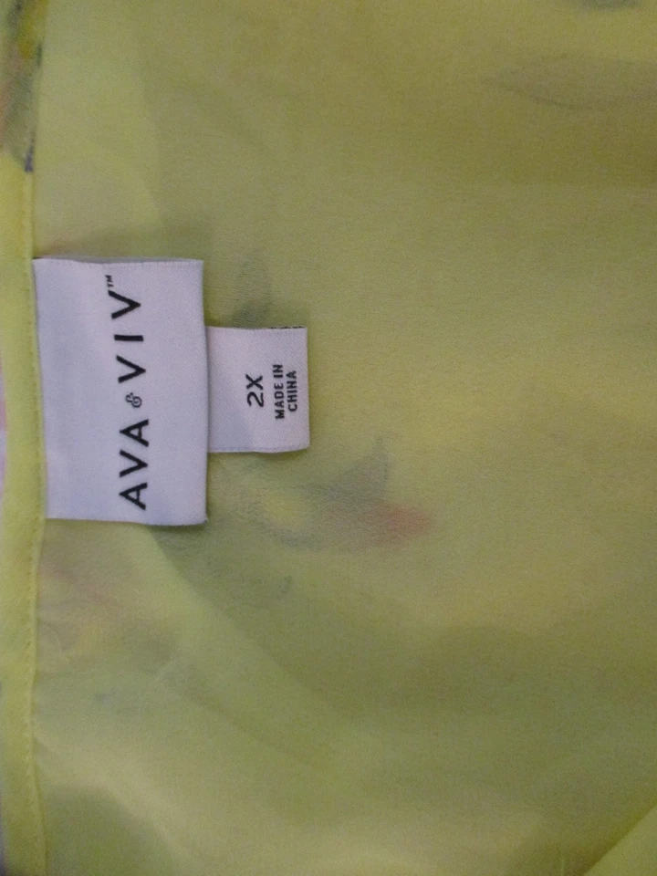 Top para mujer Ava & Viv talla 2X manga corta multicolor floral cuello en V Foto 3 de 4