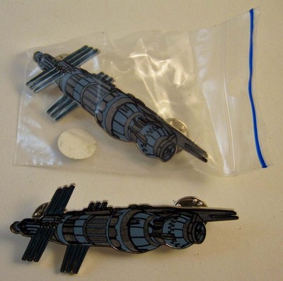 BABYLON 5 ''Babylon 5 Station Metal Pin'' NEW OLD STOCK (NOS) 1998 FAN CLUB WB