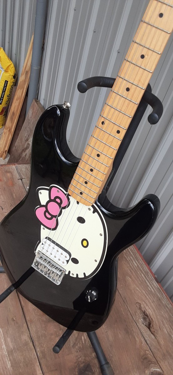 HELLO KITTY Fender Squire 